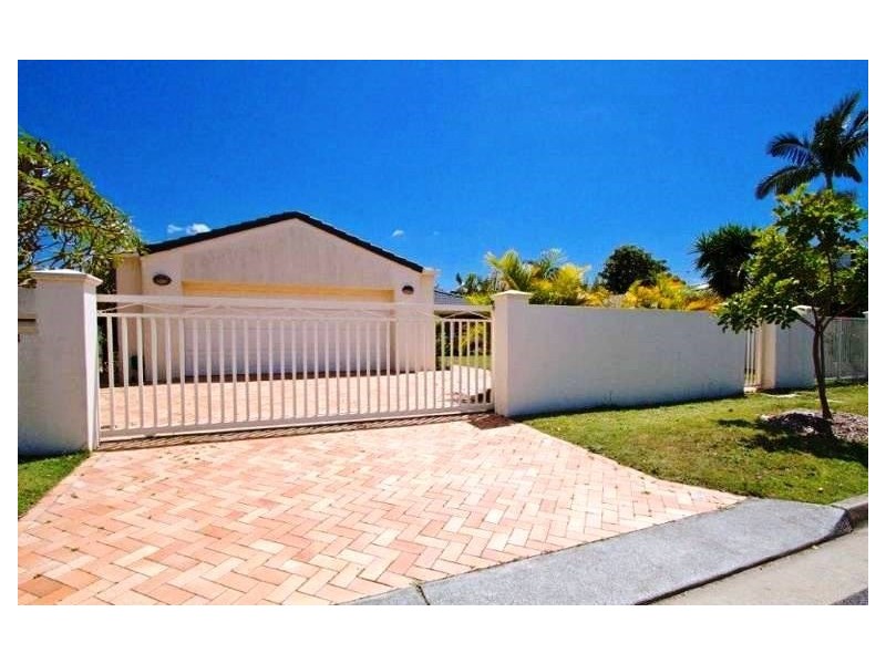 16 Gretel Drive, Mermaid Waters QLD 4218