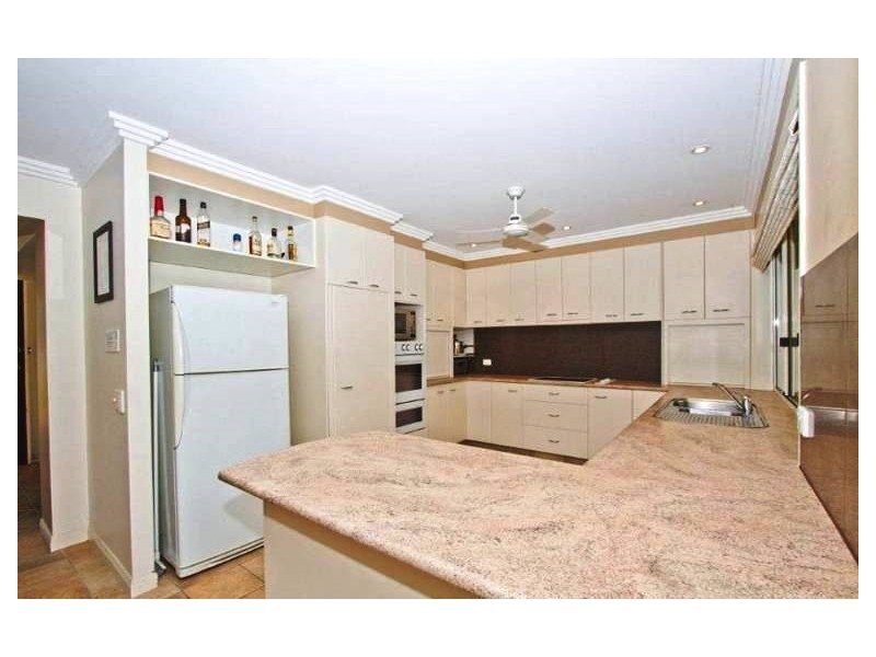 16 Gretel Drive, Mermaid Waters QLD 4218