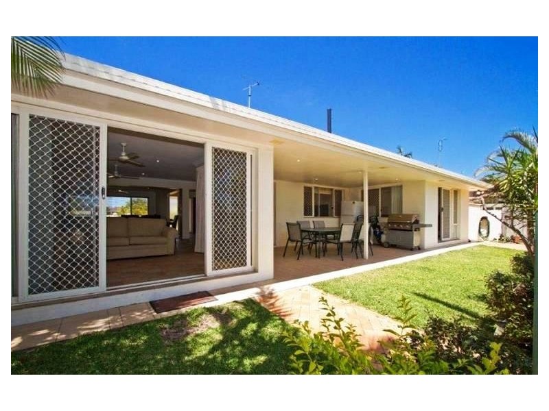 16 Gretel Drive, Mermaid Waters QLD 4218