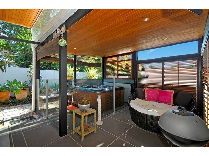 49 Allambi Avenue, Broadbeach Waters QLD 4218