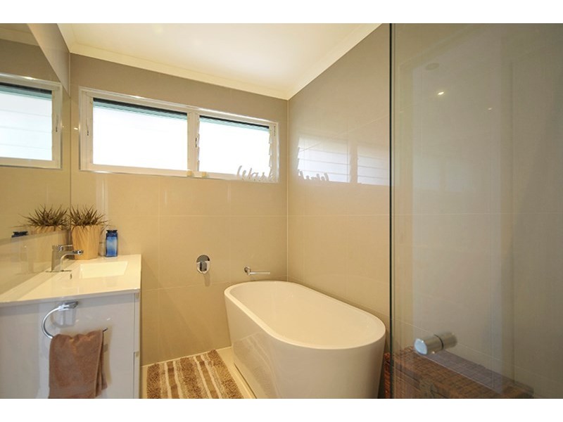 49 Allambi Avenue, Broadbeach Waters QLD 4218