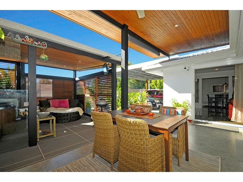 49 Allambi Avenue, Broadbeach Waters QLD 4218