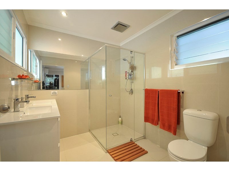 49 Allambi Avenue, Broadbeach Waters QLD 4218