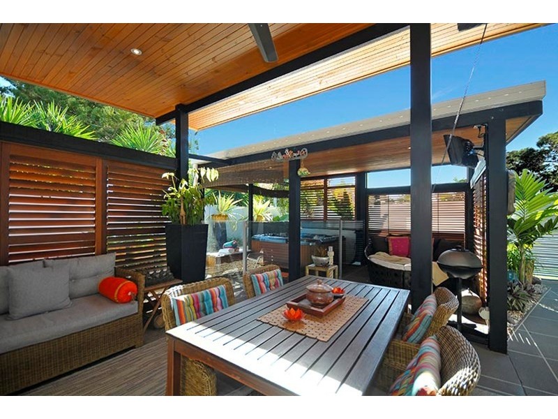 49 Allambi Avenue, Broadbeach Waters QLD 4218