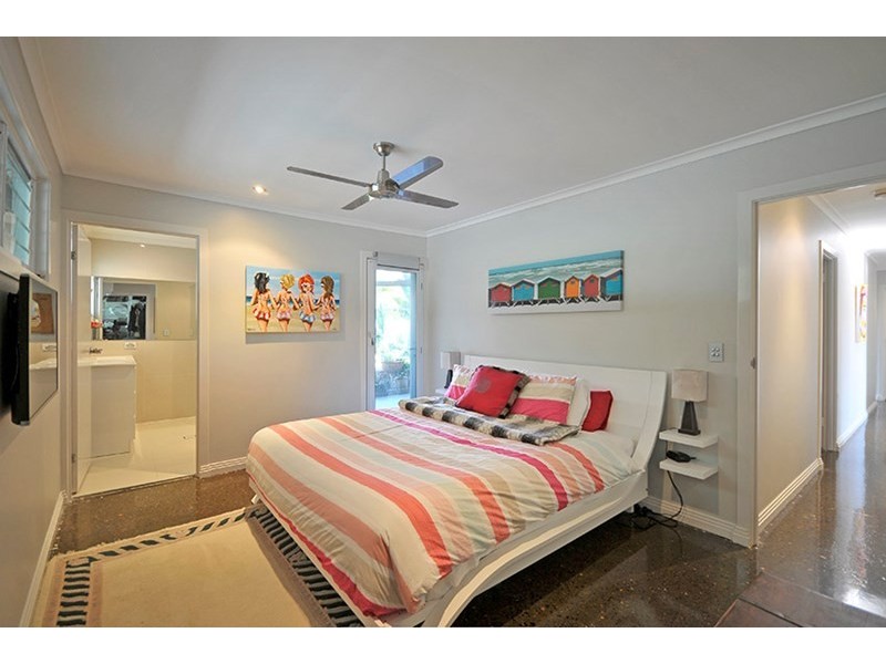 49 Allambi Avenue, Broadbeach Waters QLD 4218