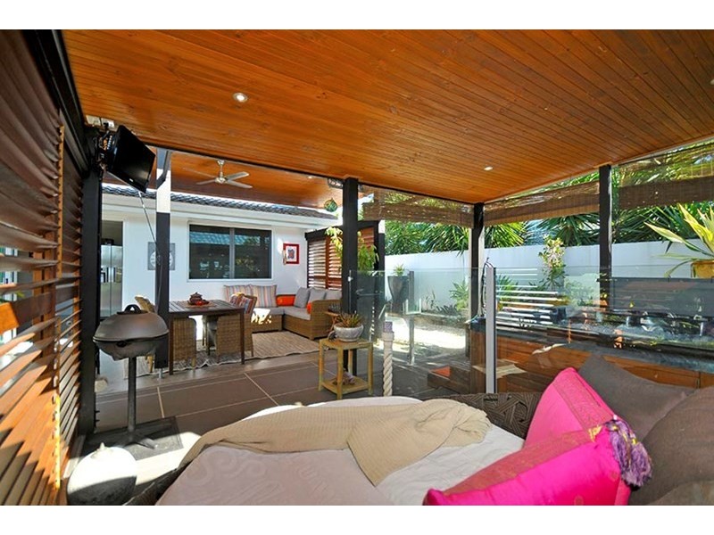 49 Allambi Avenue, Broadbeach Waters QLD 4218