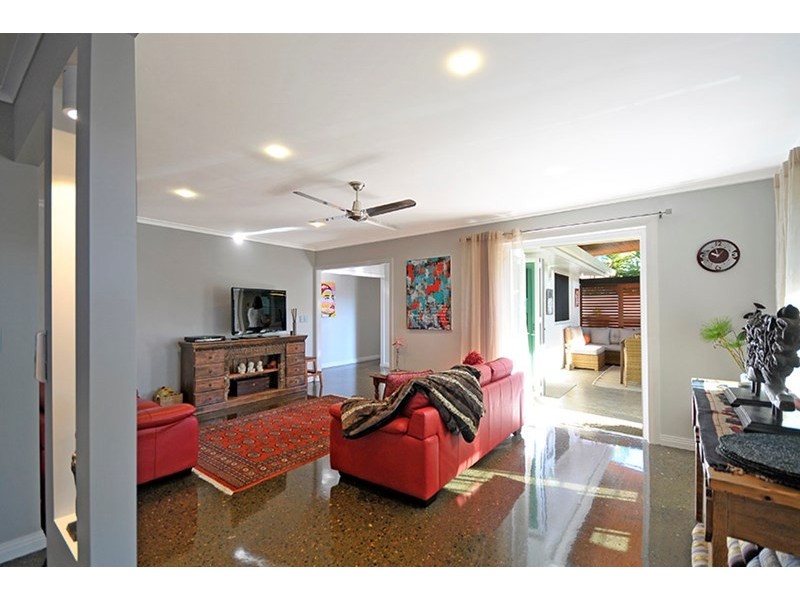 49 Allambi Avenue, Broadbeach Waters QLD 4218