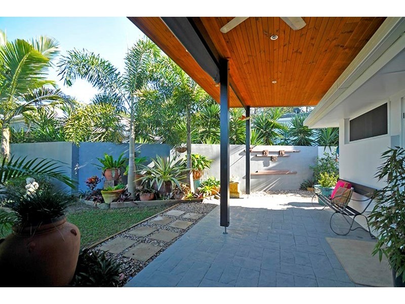 49 Allambi Avenue, Broadbeach Waters QLD 4218