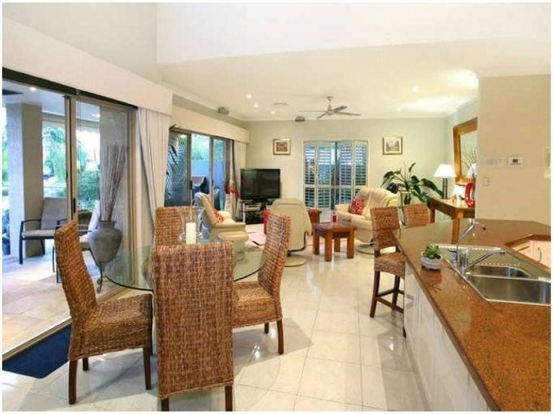 63/40 Cotlew Street East, Southport QLD 4215