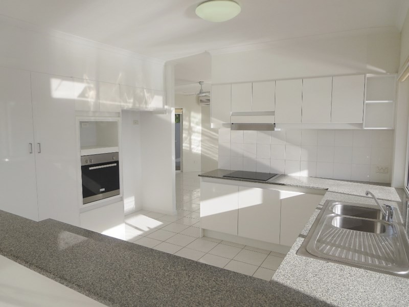 10 Emerton Crescent, Robina QLD 4226