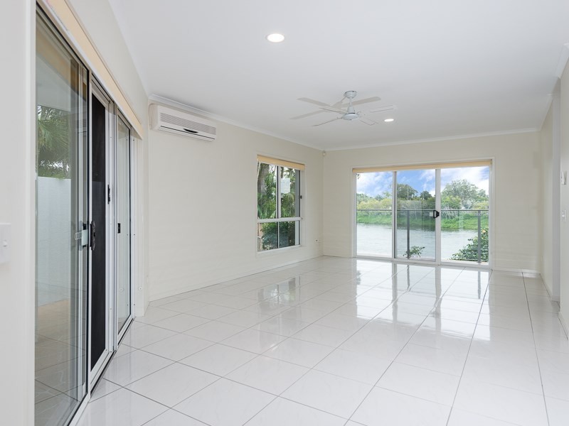 10 Emerton Crescent, Robina QLD 4226