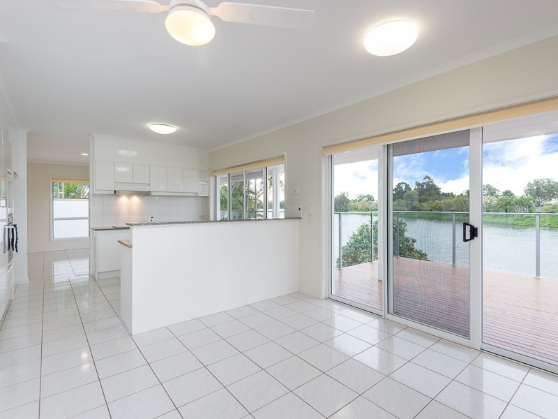 10 Emerton Crescent, Robina QLD 4226