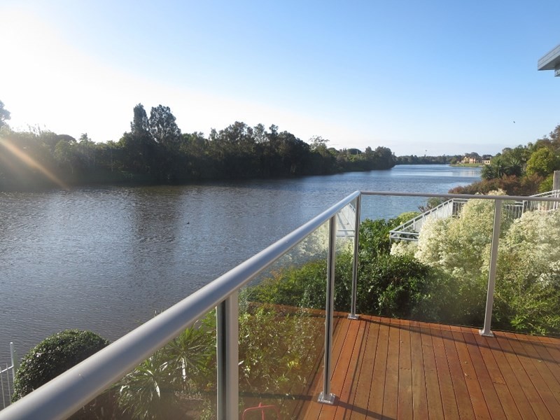 10 Emerton Crescent, Robina QLD 4226