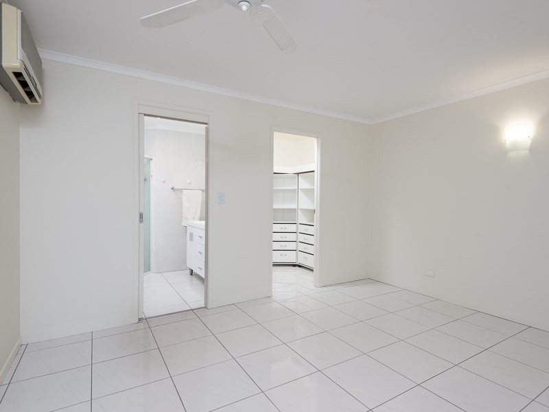 10 Emerton Crescent, Robina QLD 4226