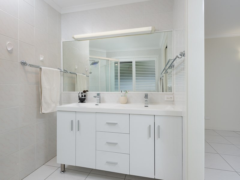 10 Emerton Crescent, Robina QLD 4226