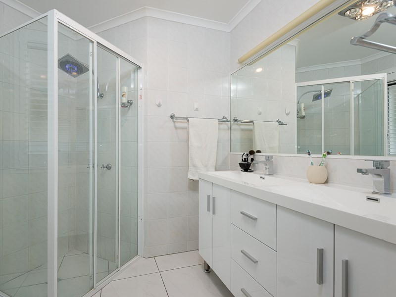 10 Emerton Crescent, Robina QLD 4226