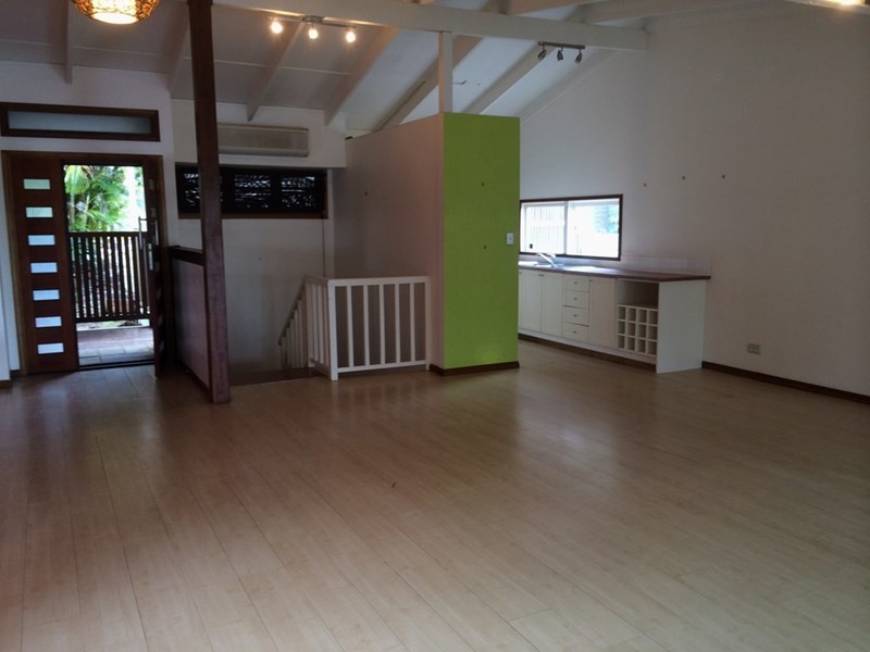 114 Ocean Parade, Burleigh Heads QLD 4220