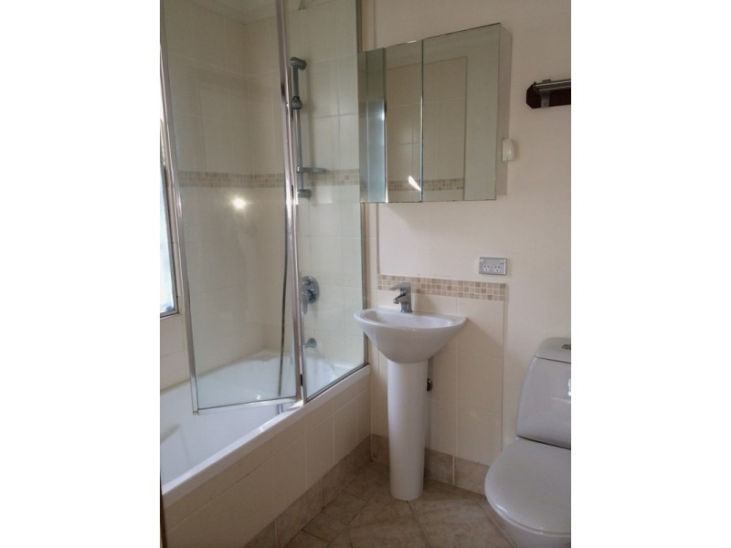 114 Ocean Parade, Burleigh Heads QLD 4220