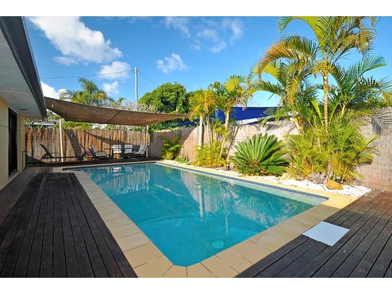 93 Allambi Avenue, Broadbeach Waters QLD 4218