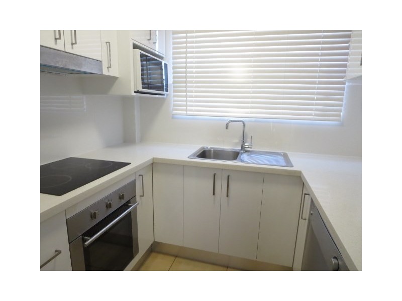 1/14 Oceanic Drive, Mermaid Waters QLD 4218