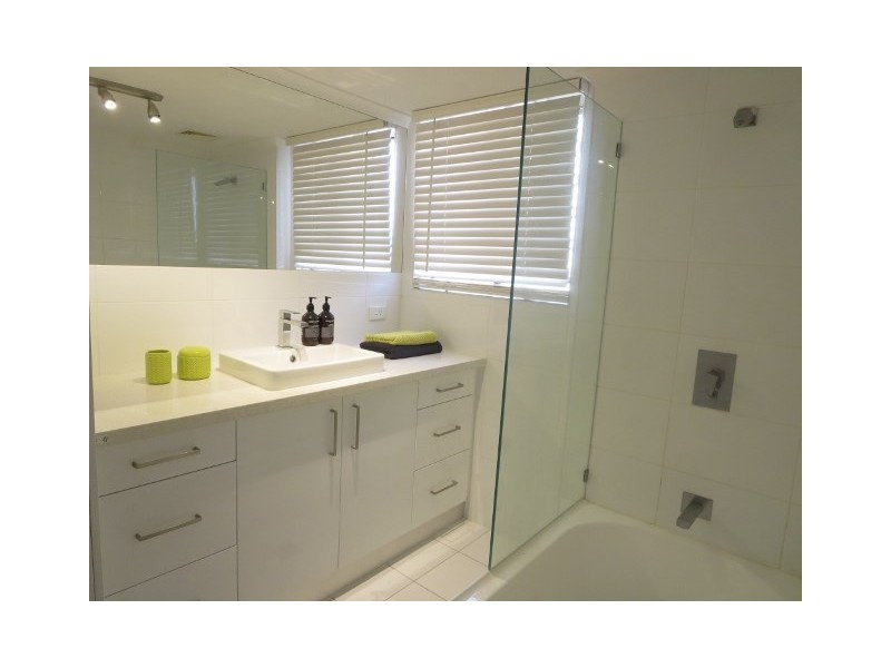 1/14 Oceanic Drive, Mermaid Waters QLD 4218