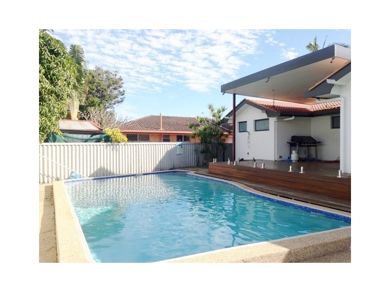 12 Constance Avenue, Mermaid Waters QLD 4218