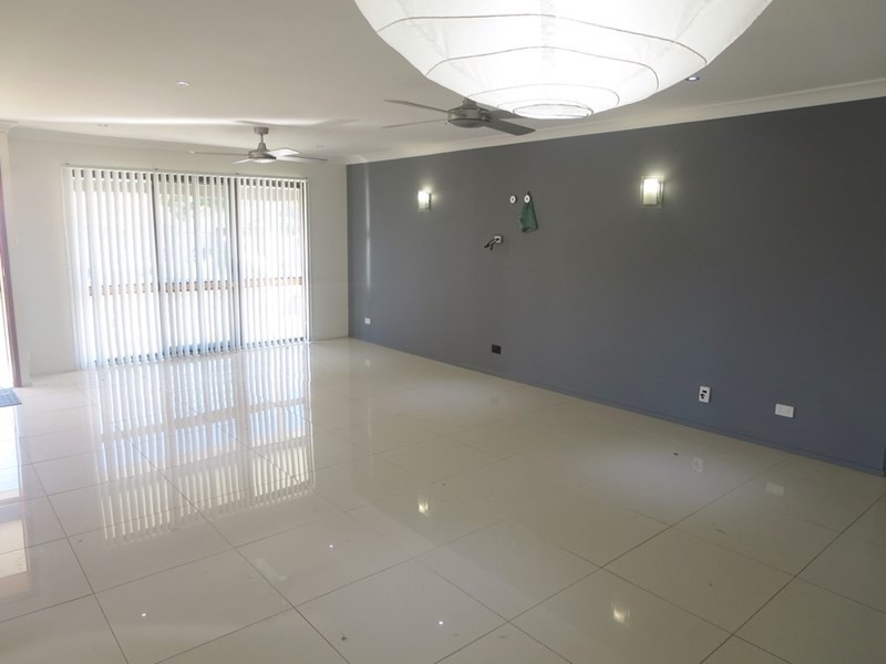 12 Constance Avenue, Mermaid Waters QLD 4218