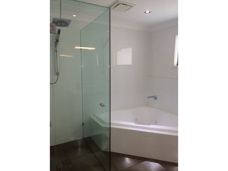 12 Constance Avenue, Mermaid Waters QLD 4218