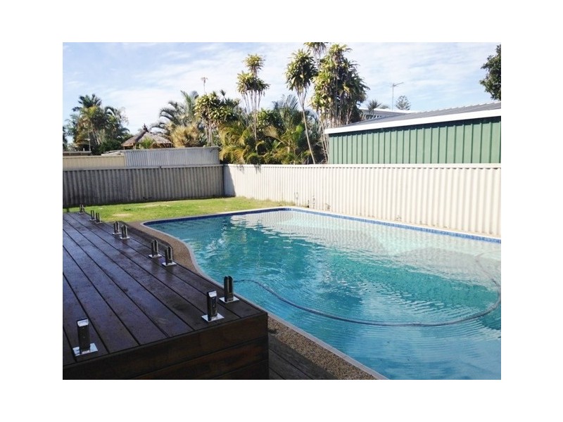 12 Constance Avenue, Mermaid Waters QLD 4218