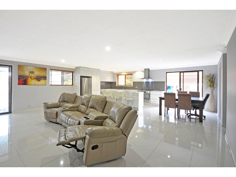 16 Salacia Avenue, Mermaid Waters QLD 4218