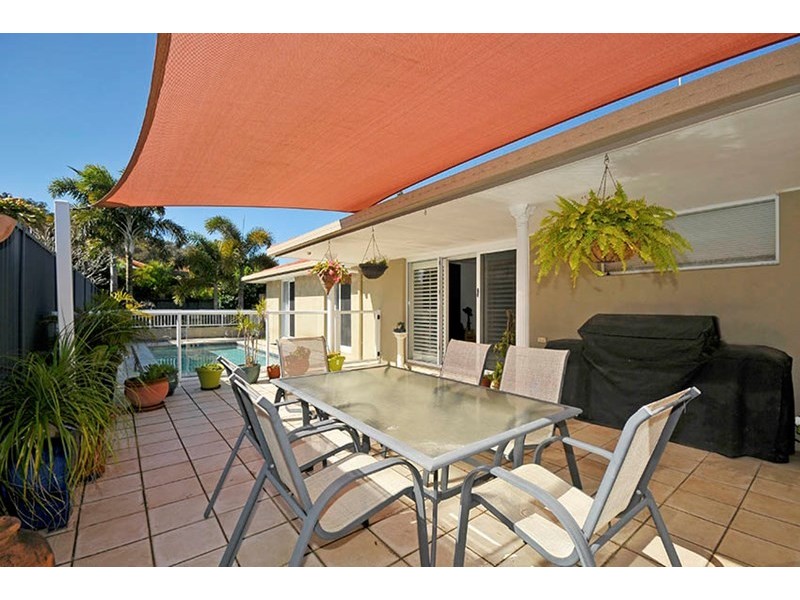 83 Alec Avenue, Mermaid Waters QLD 4218