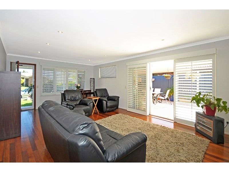 83 Alec Avenue, Mermaid Waters QLD 4218