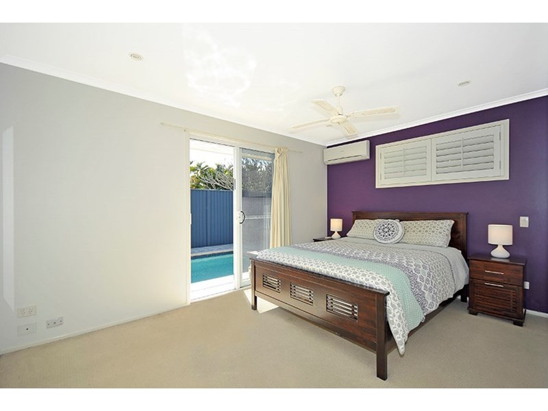 83 Alec Avenue, Mermaid Waters QLD 4218