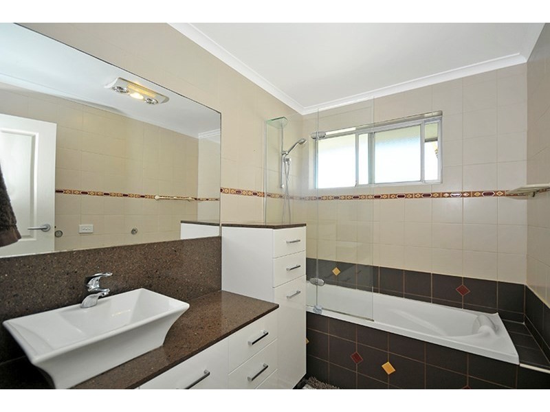 83 Alec Avenue, Mermaid Waters QLD 4218