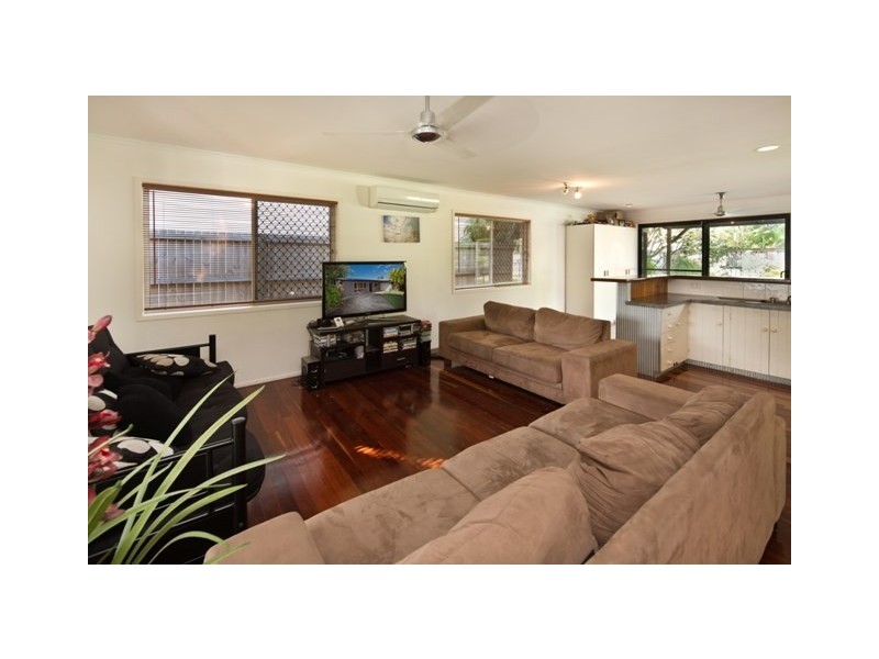 42 Allambi Avenue, Broadbeach Waters QLD 4218