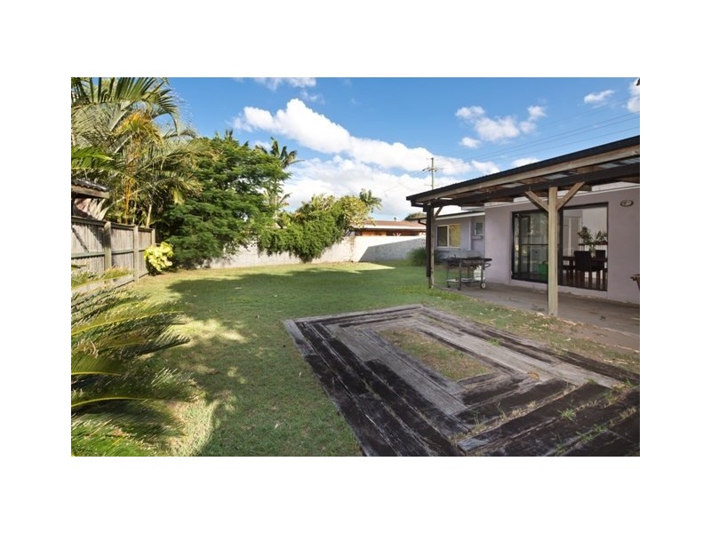 42 Allambi Avenue, Broadbeach Waters QLD 4218