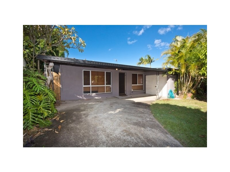 42 Allambi Avenue, Broadbeach Waters QLD 4218