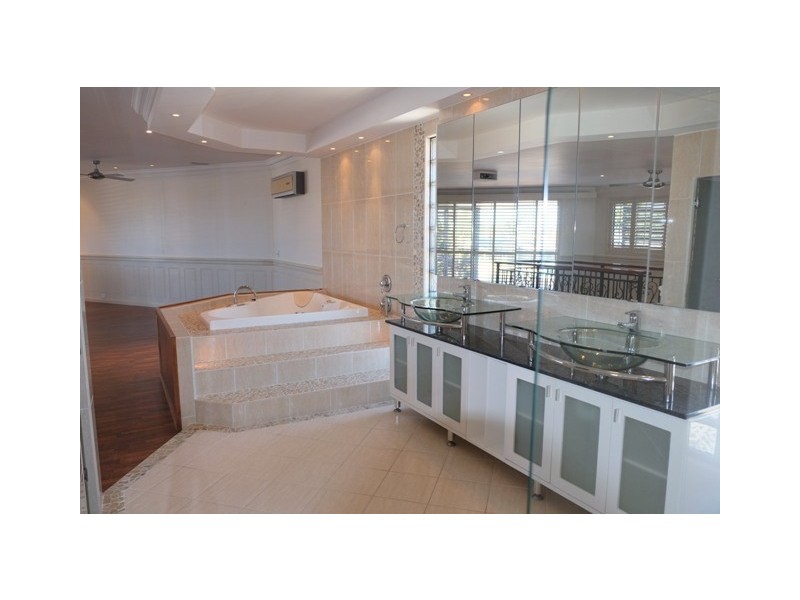 24 Matthew Flinders Drive, Hollywell QLD 4216