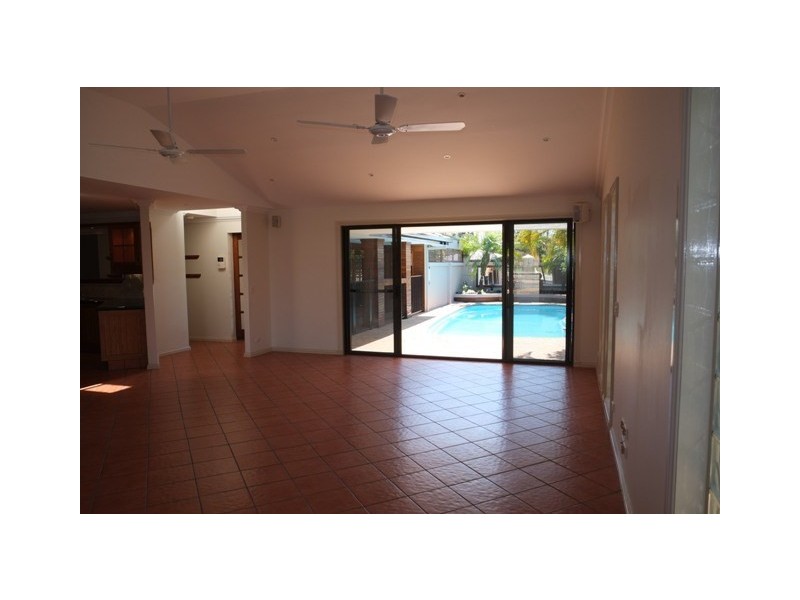 24 Matthew Flinders Drive, Hollywell QLD 4216