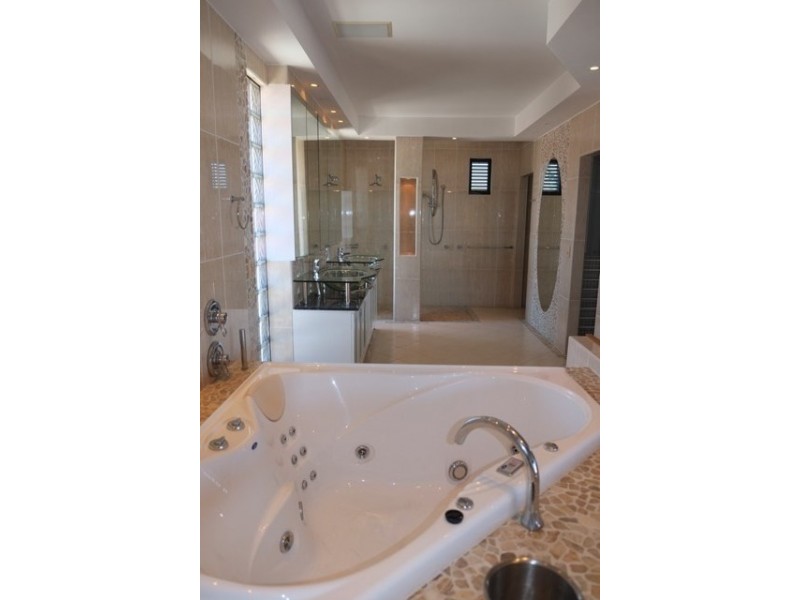 24 Matthew Flinders Drive, Hollywell QLD 4216