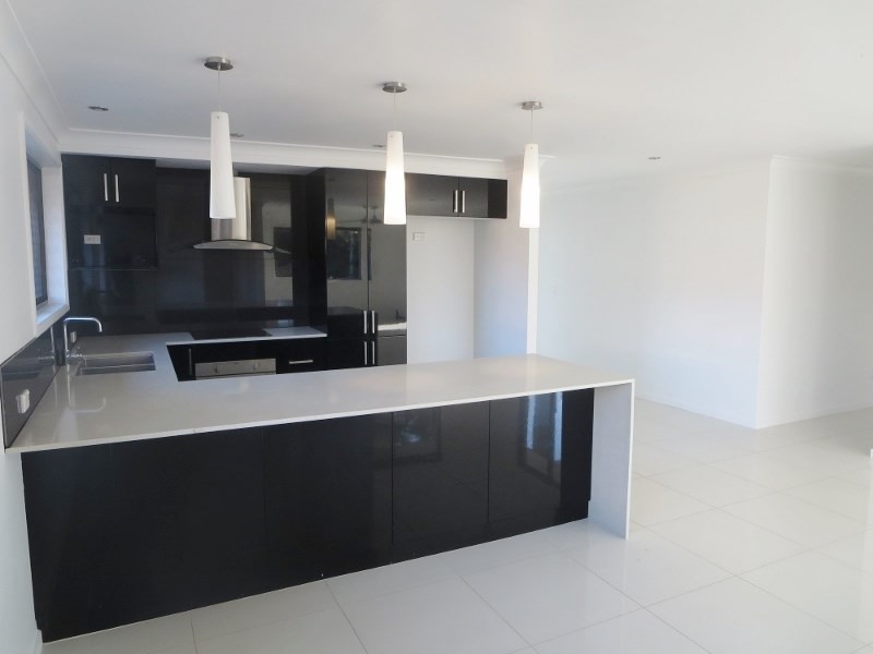 21 oceanic Drive, Mermaid Waters QLD 4218