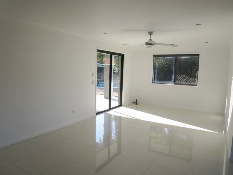 21 oceanic Drive, Mermaid Waters QLD 4218