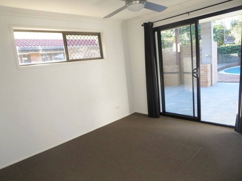 21 oceanic Drive, Mermaid Waters QLD 4218