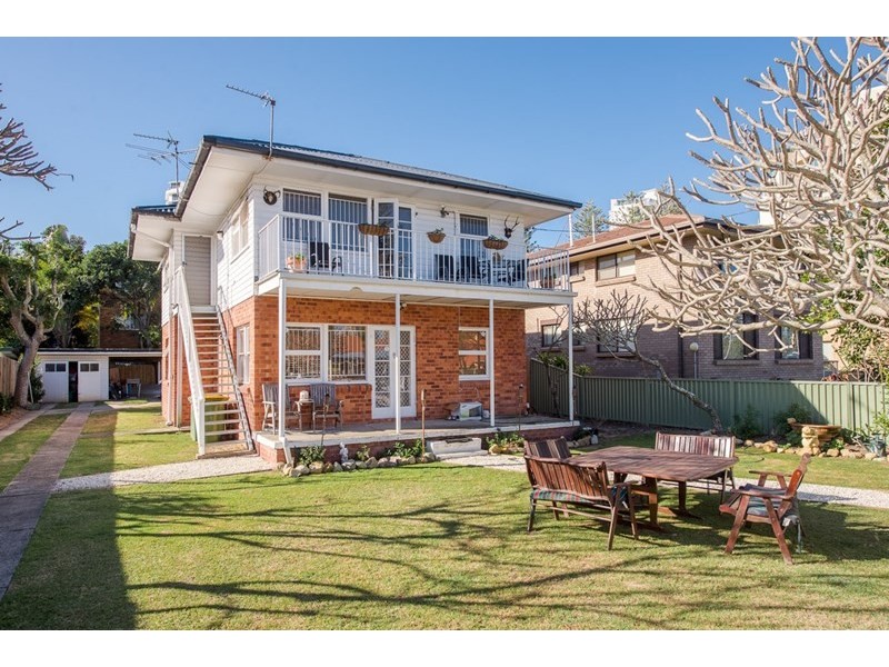 15 Armrick Avenue, Broadbeach QLD 4218