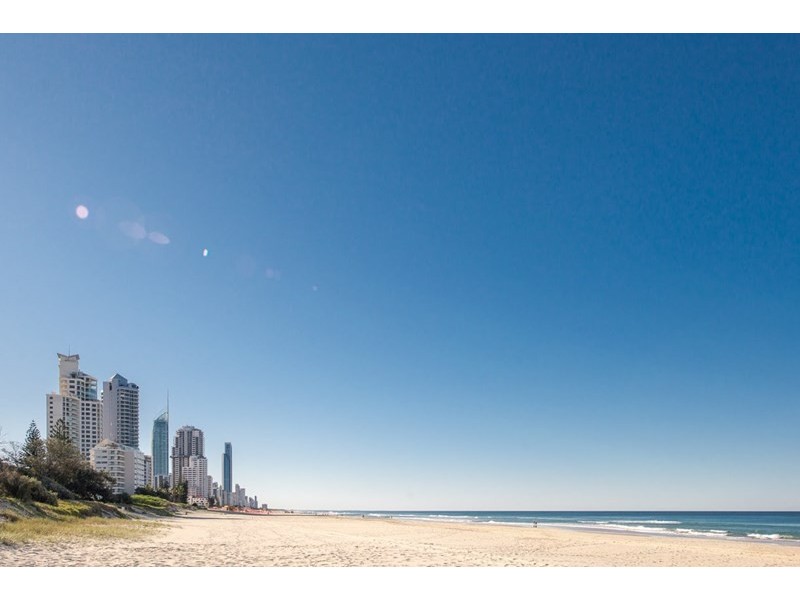 15 Armrick Avenue, Broadbeach QLD 4218