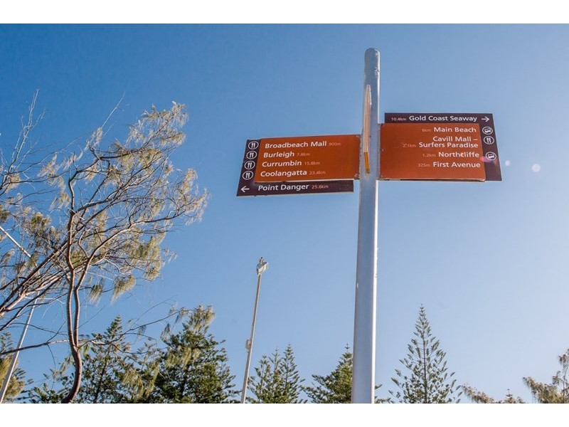 15 Armrick Avenue, Broadbeach QLD 4218