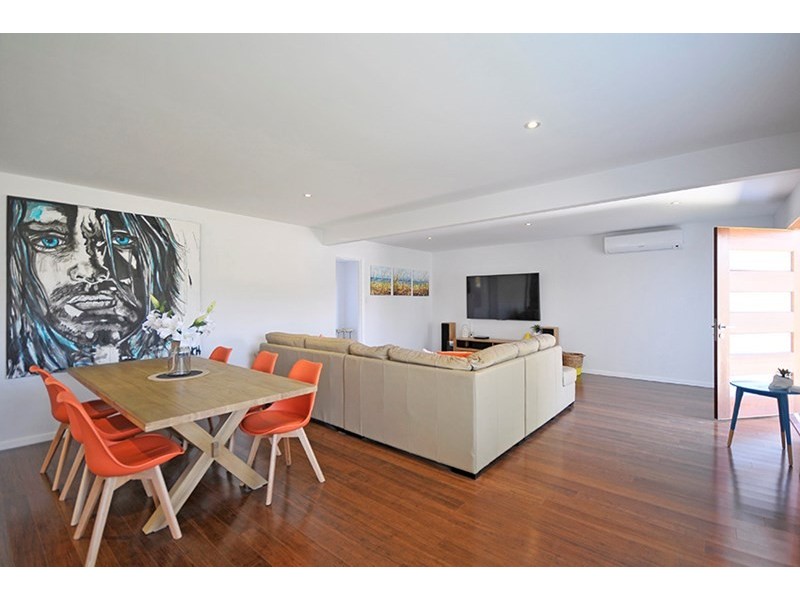 20 Savoy Drive, Broadbeach Waters QLD 4218