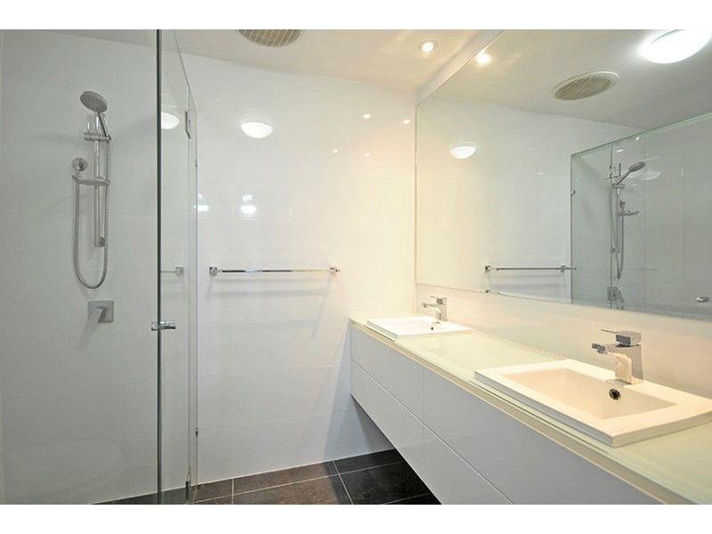 20 Savoy Drive, Broadbeach Waters QLD 4218