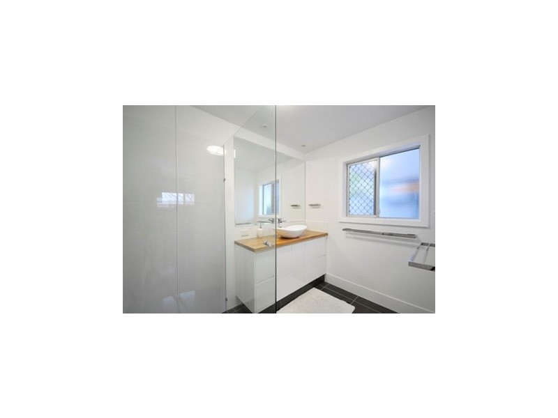 20 Savoy Drive, Broadbeach Waters QLD 4218