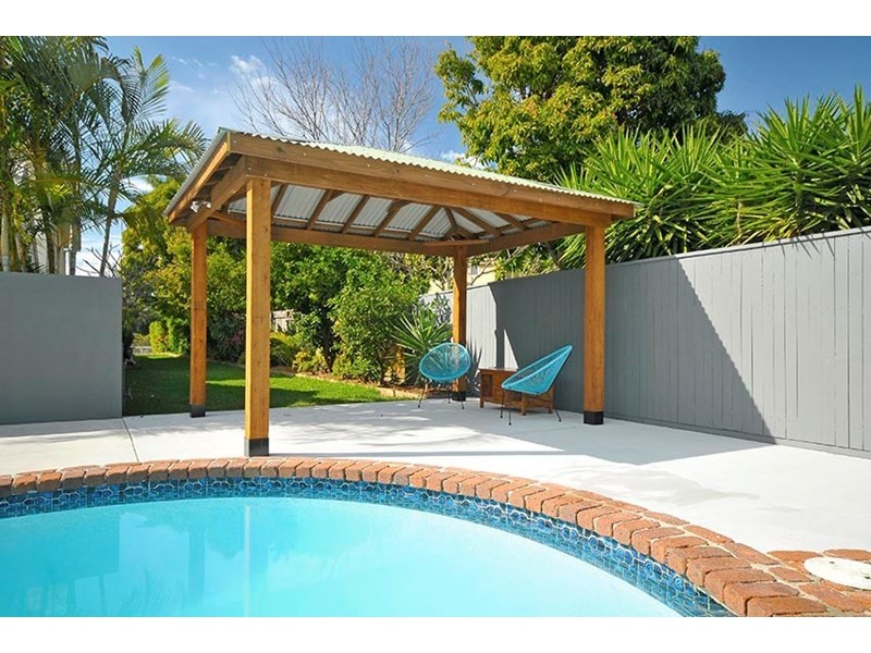 20 Savoy Drive, Broadbeach Waters QLD 4218